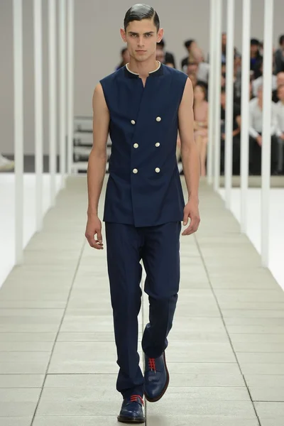 Look 19